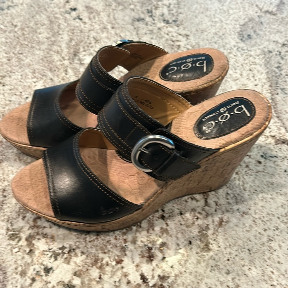 BOC Born Black Leather Buckle Sandals size 9